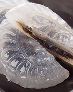 Load image into Gallery viewer, Black Sesame Crystal Cake