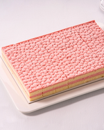 将图片加载到图库查看器中，爱心草莓慕斯蛋糕